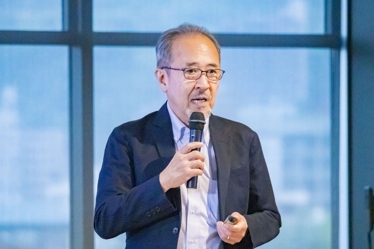 パネルディスカッションの様子　パネリストの若狭利康氏