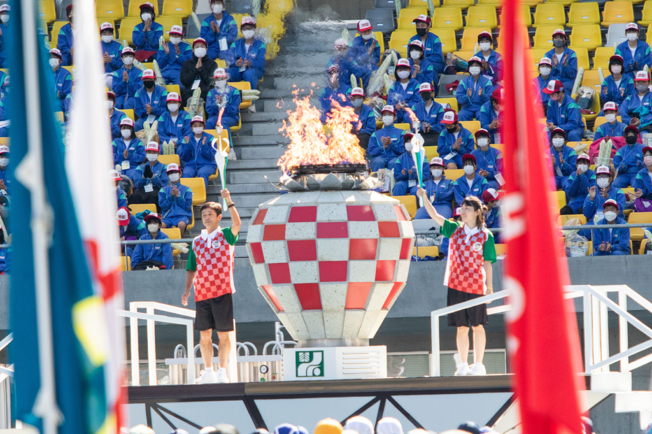 国民体育大会から引き継がれた炬火が灯される。来年は鹿児島県へ。：イメージ