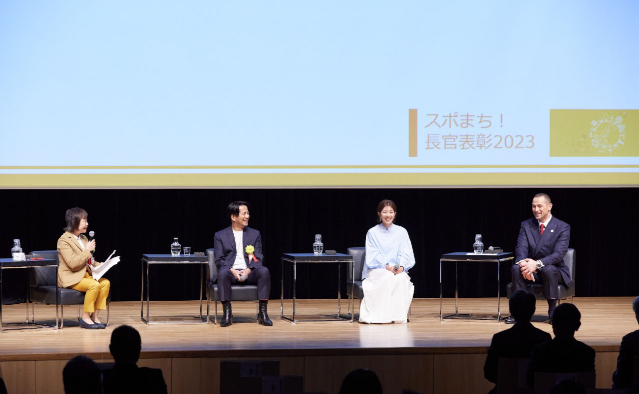 トークセッションの様子（左から増田明美さん、EXILE HIROさん、潮田玲子さん、室伏スポーツ庁長官）：イメージ