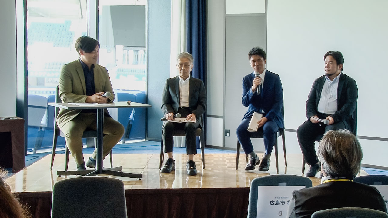 パネルディスカッションの様子　左から：後藤佑介　氏、信江雅美 氏、岩下英樹 氏、上林功 氏：イメージ