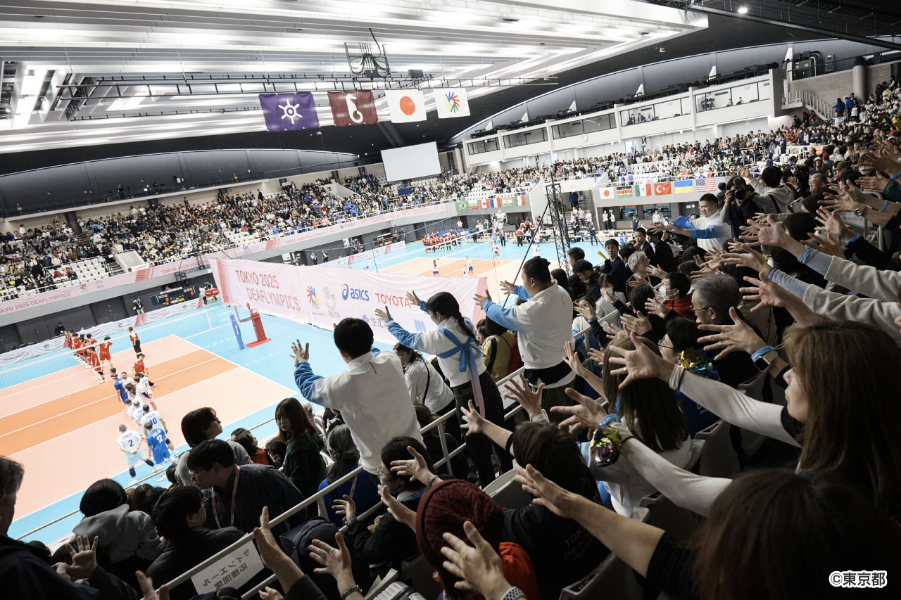 サインエールで応援している様子：イメージ